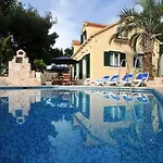 Deluxe Sirena On The With Pool 빌라