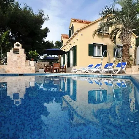 Deluxe Sirena On The With Pool 빌라