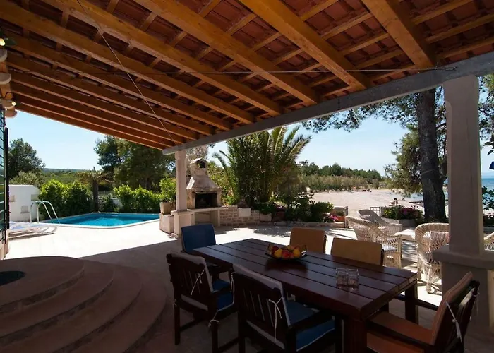 Vila Deluxe Sirena On The With Pool