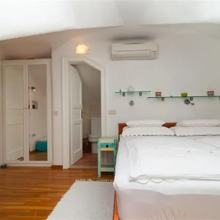 Villa Deluxe Sirena On The With Pool Supetar