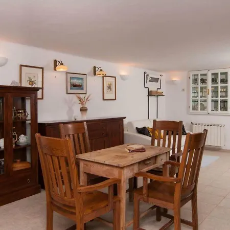 Deluxe Sirena On The With Pool * Supetar