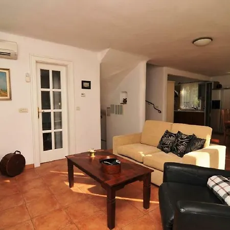 Deluxe Sirena On The With Pool Supetar