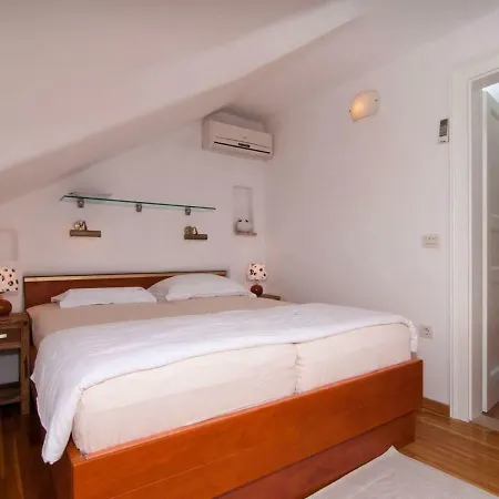 Deluxe Sirena On The With Pool Villa Supetar