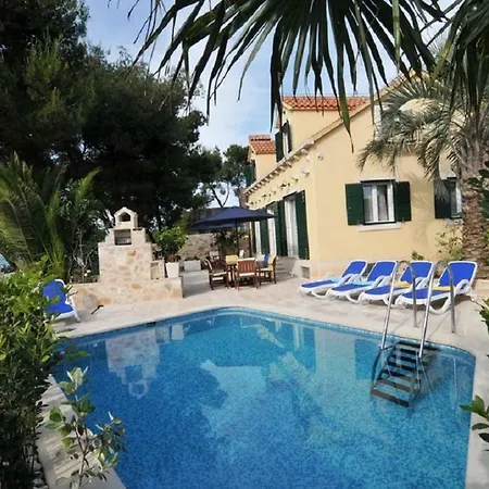 Deluxe Sirena On The With Pool Villa Supetar