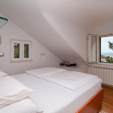 Vila Deluxe Sirena On The With Pool Supetar
