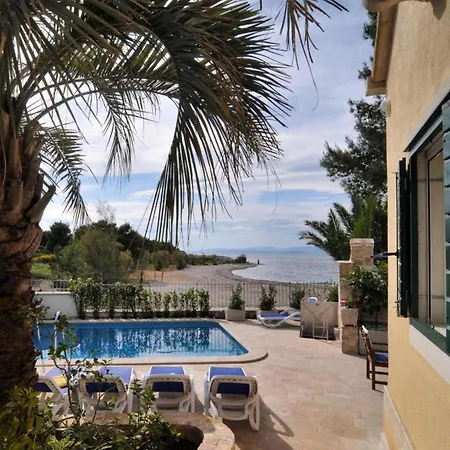 Deluxe Sirena On The With Pool Vila Supetar